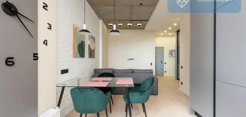 2 pokoje|balkon|niski blok|prądnik biały