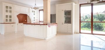 Przestronny dom w wilanowie, 6 sypialni, 450m2