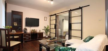 Salon z kuchnią + 2 sypialnie / winda z poziomu 0