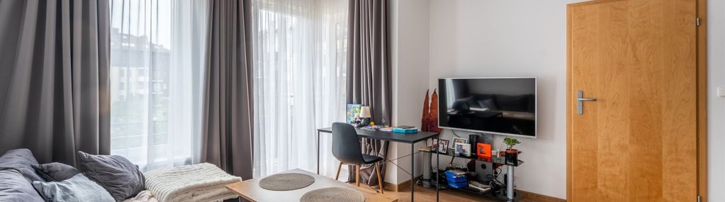 2 pokoje, garderoba,balkon,komórka lokatorska.