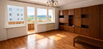 3 pok, podkarczówka, 2 p, balkon loggia do wejścia