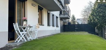 Zadbane, dwupokojowe z ogródkiem i miejscem postojowym podziemnym.