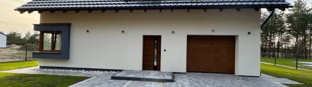 Piękny dom przy lesie