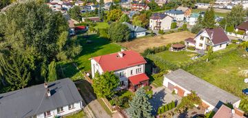 Przestronny dom z garażem i osobnymi wejściami