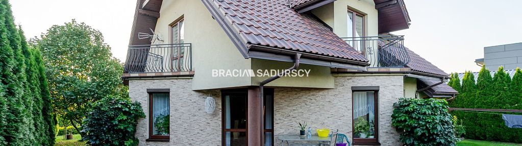 Dom w centrum kocmyrzowa, dwa wejścia, garaż