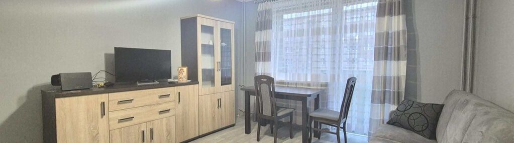 Kawalerka z balkonem na osiedlu sudeckim.