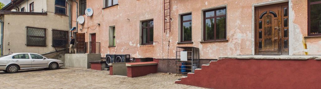 Prosperujący biznes z dużym mieszkaniem