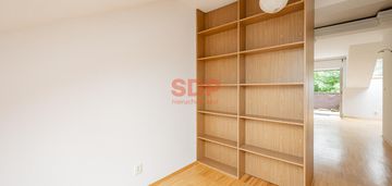 Zielona okolica, widok na korony drzew, balkon, wygodne parkowanie