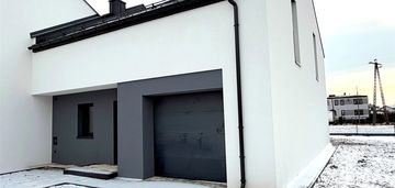 Nowy dom w zabudowie szeregowej, ul. świerkowa