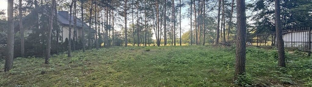 Kształtna działka budowlana w lesie blisko rzeki