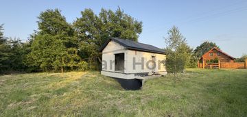 Działka z rozpoczętą budową domku letniskowego