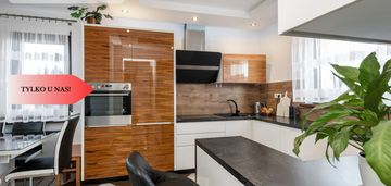 Zadbany dom wolnostojący z dużym ogrodem!