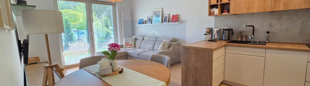 Mieszkanie z ogródkiem, parkitka