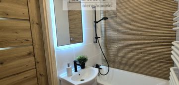 Przy metrze/po remoncie/dwustronne