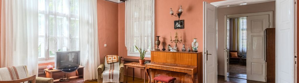 Niezwykły drewniany dom z amfiladą z xx wieku