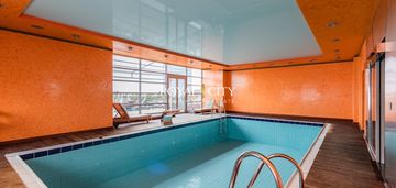 Apartament z dwoma tarasami, sauną i basenem