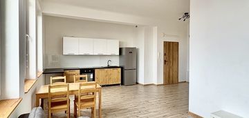 Przestronne, idealna lokalizacja, 2 minuty do a4!