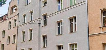 Dwa przestronne pokoje, pierwsze piętro