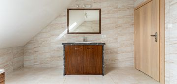 Dom wolnostojący z dala od zgiełku