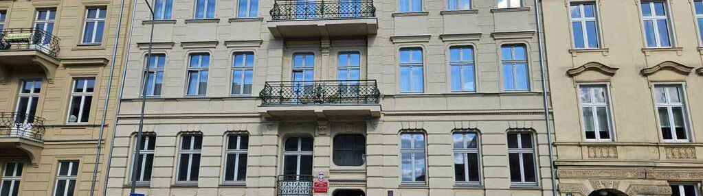 Apartament w odrestaurowanej kamienicy obok rynku