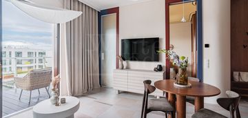 Designerski apartament z widokiem na marinę