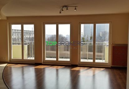 Przestronne 3 pokoje, 2 balkony, 2 garaże