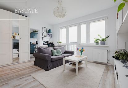 Przestronna kawalerka z osobną kuchnią