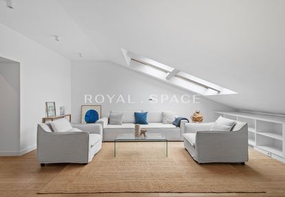 Apartament w zabytkowej kamienicy przy wiejskiej