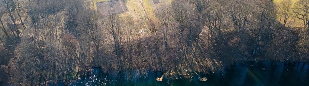 Działka z widokiem na jezioro.