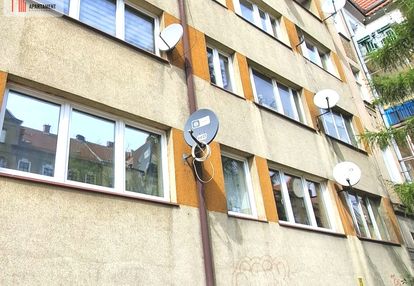 M3-wysoki parter-balkon-do remontu-fabryczne