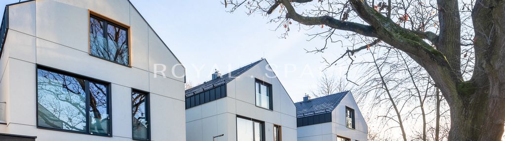 Trzypoziomowy dom z ogrodem z widokiem na bagry