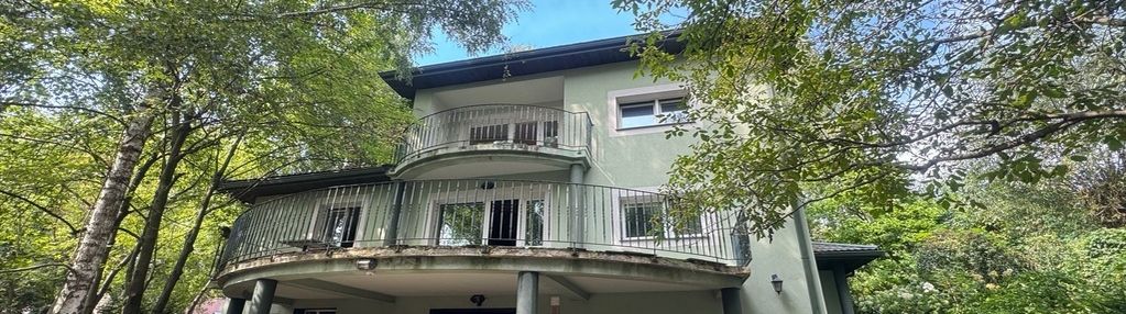 Dom z ogrodem zasanie