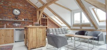 Loft w kamienicy w centrum miasta 2.200zł