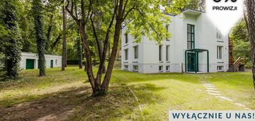 Na sprzedaż unikalna rezydencja w podkowie leśnej