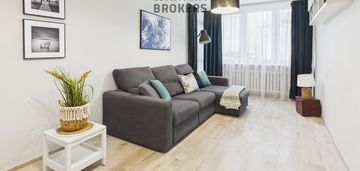 2-pokoje z oddzielną kuchnią i balkonem w centrum