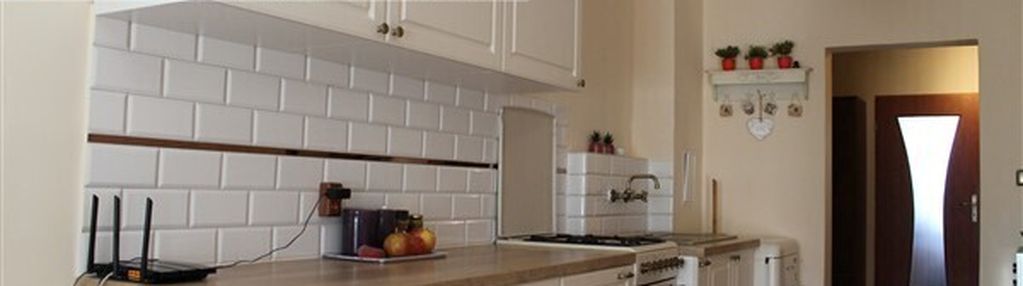 3 pok. mieszkanie z balkonem, blisko rynku.