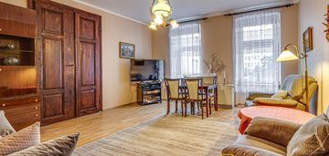 Do wejścia | atrakcyjna lokalizacja | park