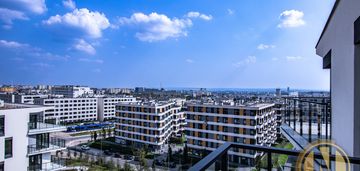 Ostatnie piętro z widokiem na panoramę miasta