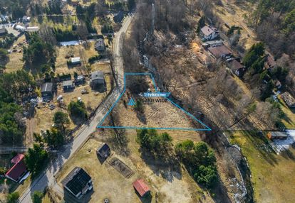 Działka budowlana z linią brzegową rzeki