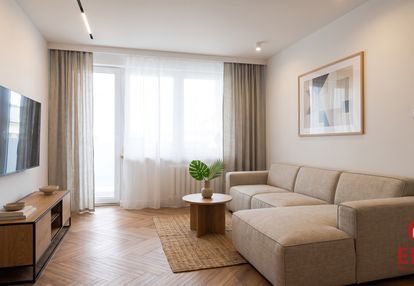 Dwa oddzielne pokoje, balkon, centrum