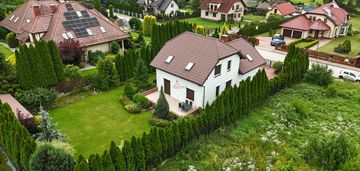 Dom z pięknym ogrodem i tarasem – piaseczna górka, blisko kielc