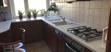 Warszawa śródmieście ul. hoża 5/7 blisko placu trzech krzyży.