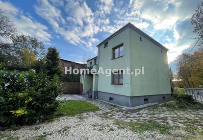 Bezczynszowe mieszkanie w domu jednorodzinnym.