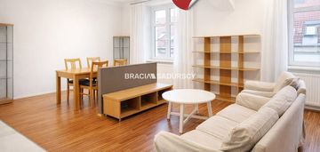 Jasne ustawne mieszkanie w centrum krakowa.