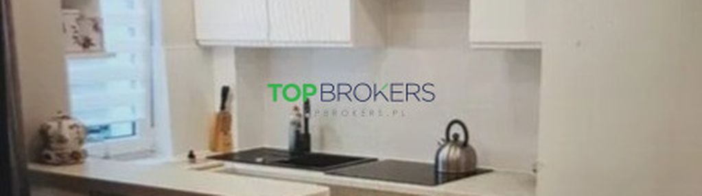 Salon z aneksem i dwie sypialnie, metro