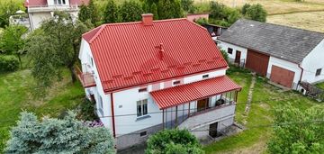 Wyremontowany dom na sprzedaż na dużej działce.