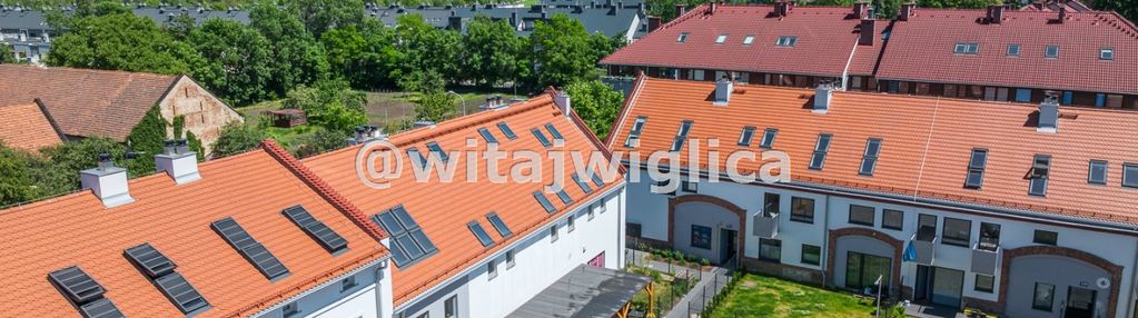 Loft- adaptacja strychu w odnowionym folwarku.