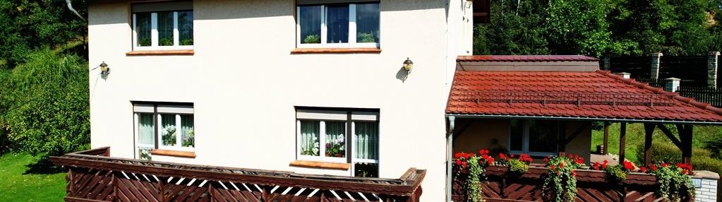 Piękny dom z dużym ogrodem