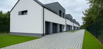 Dom szeregowy z ogrodem w iwinach | deweloperski