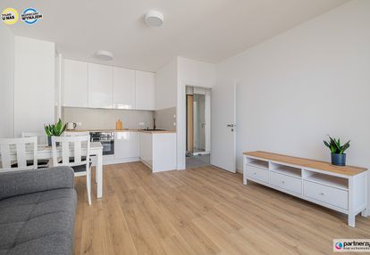 Nowe, urządzone 2 pokoje z 2 miejscami postojowymi